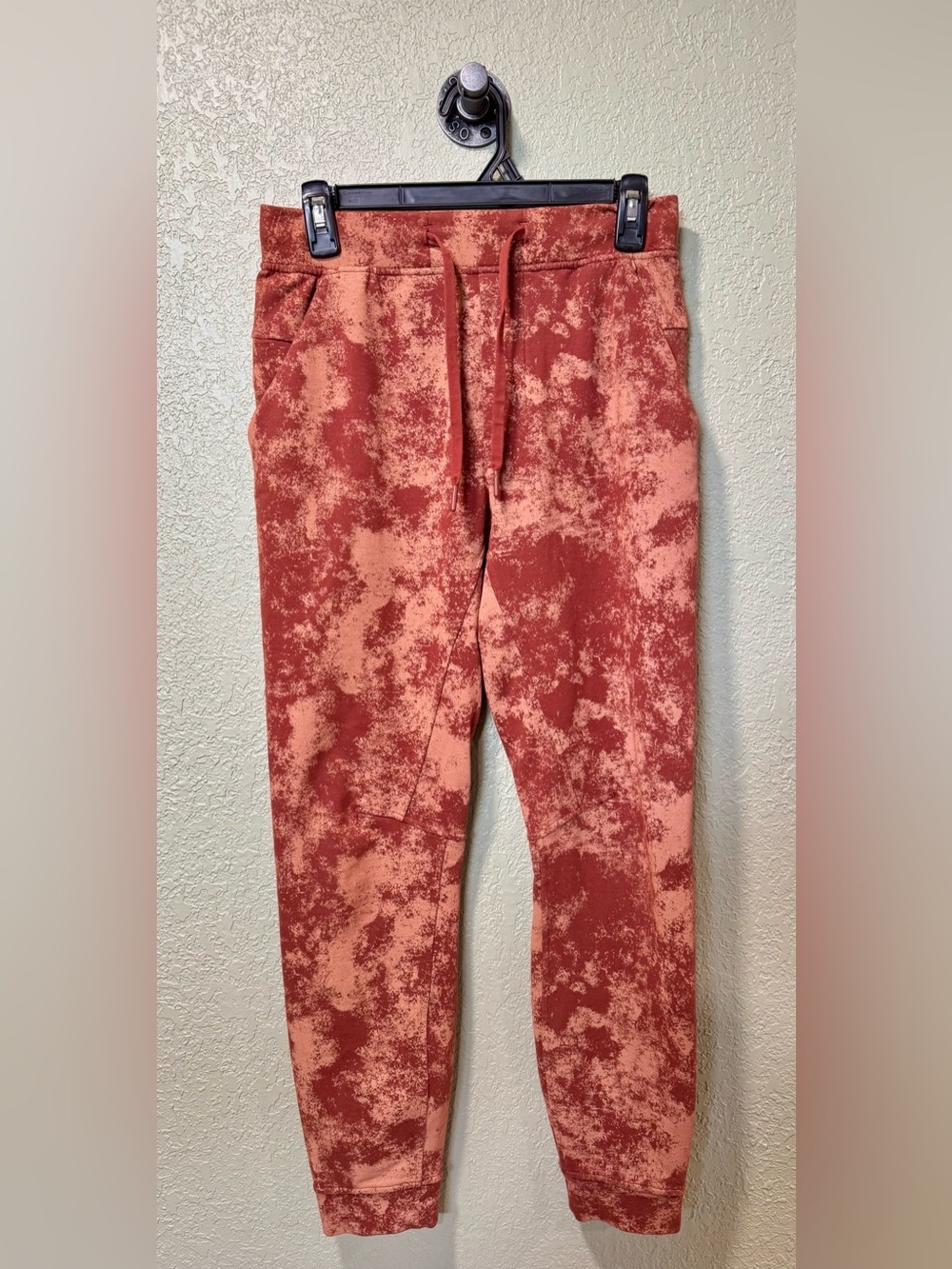 Lululemon Rust and Peach Tie-Dye Joggers Size Small